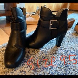 Black leather Heeled booties